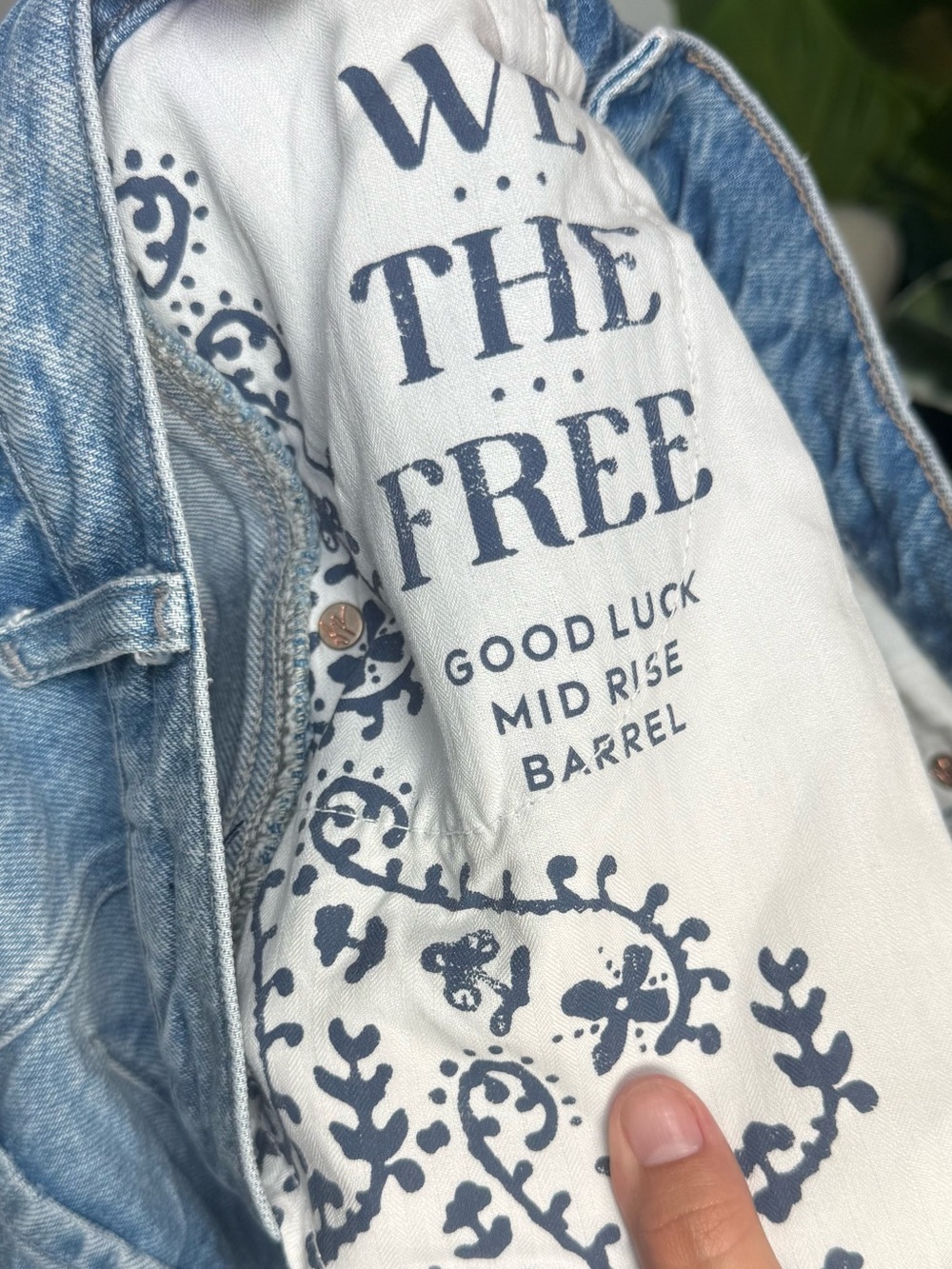 Free People (We The Free) Good Luck Mid Rise Barrel Jeans Size 27 - Picture 7 of 9